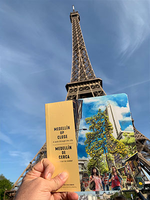 Libro 'Medellín de cerca' en París