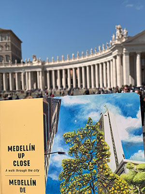 Libro 'Medellín de cerca' en El Vaticano